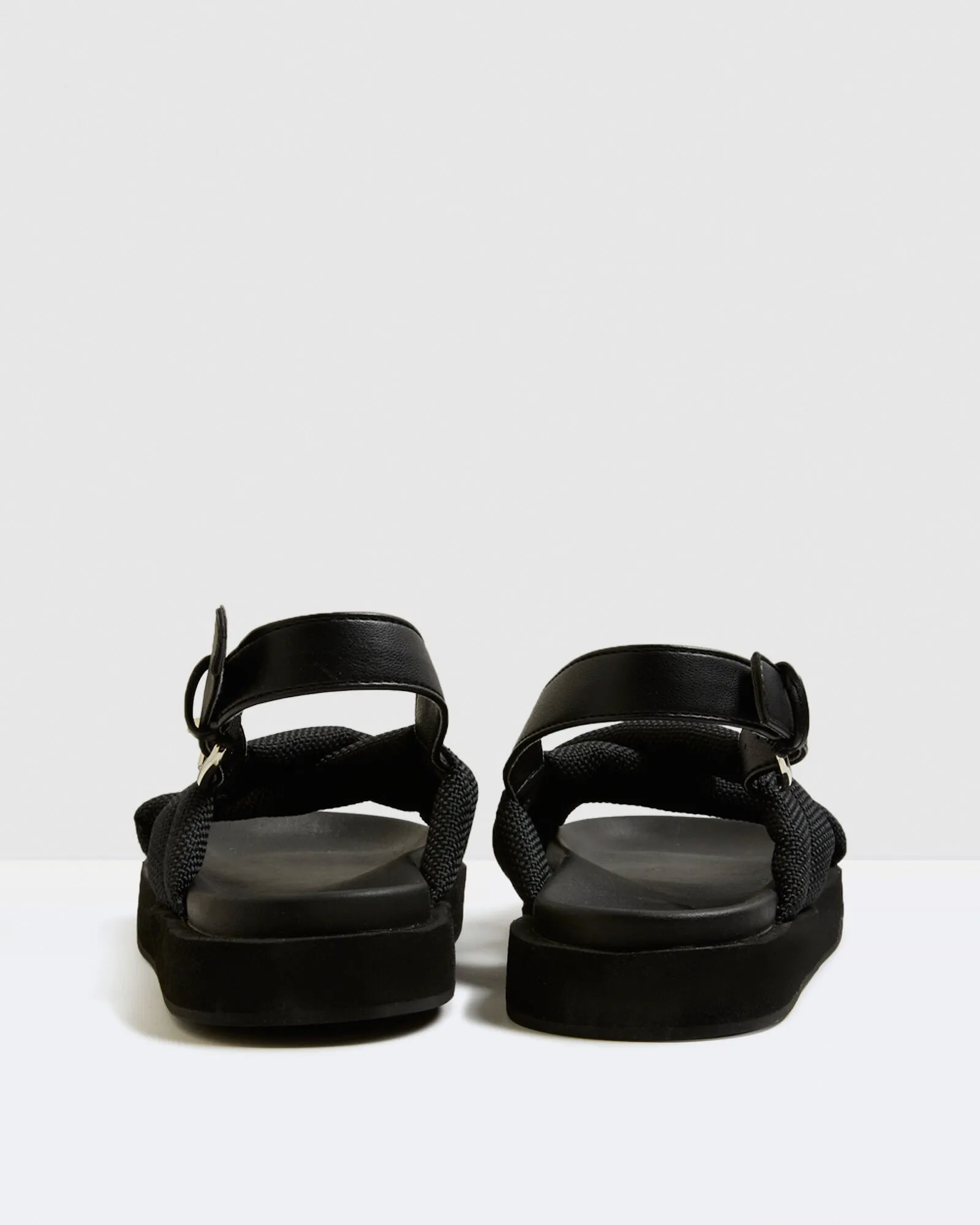 Alice In The Eve Blake Cross Over Sandals Black