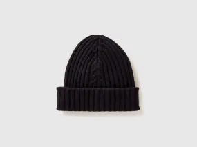 Hat with cable knit - Black | Benetton