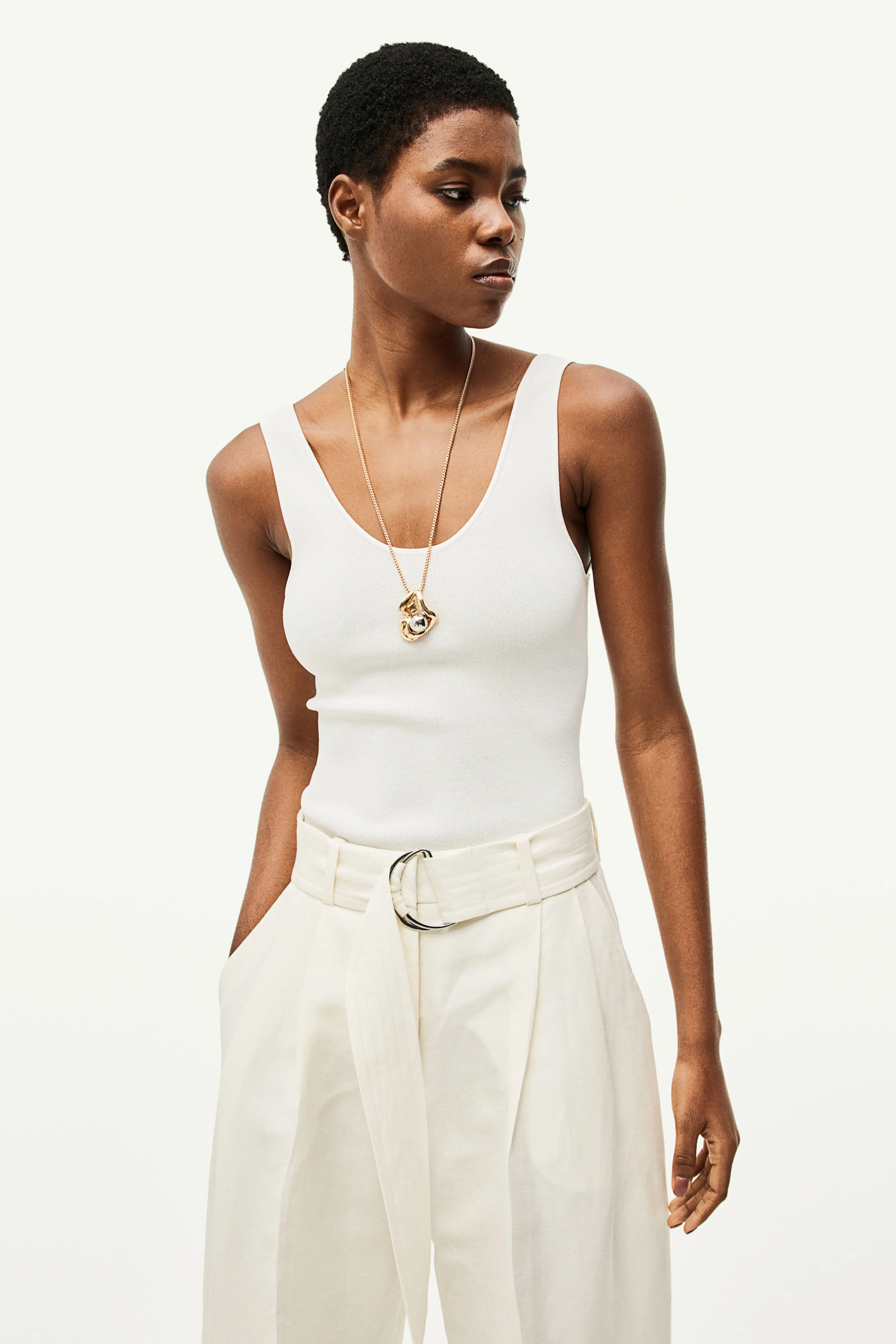 Knitted vest top - Deep neckline - Sleeveless - White - Ladies | H&M GB