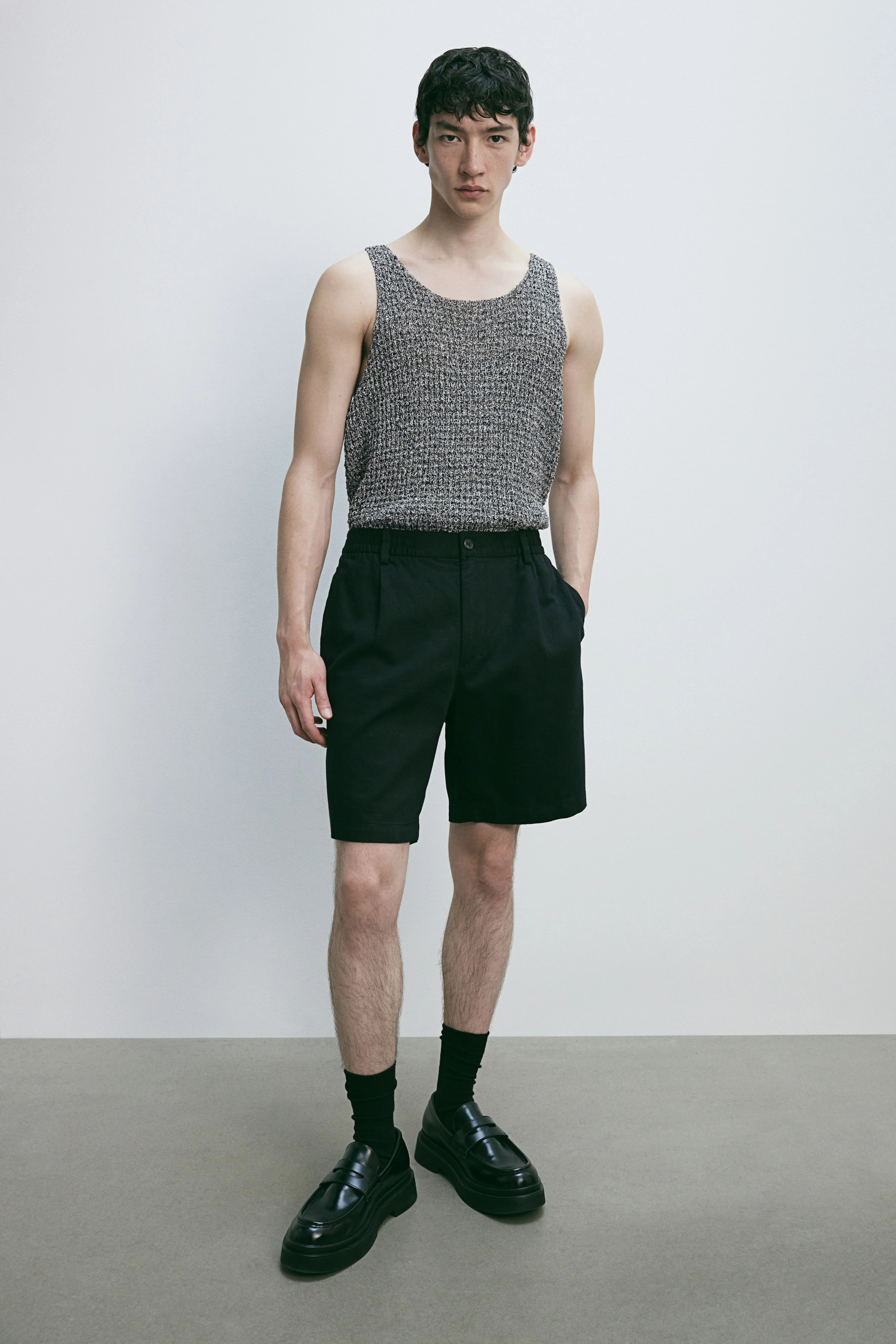 Slim Fit Knitted vest top - Deep neckline - Sleeveless - Dark grey - Men | H&M GB