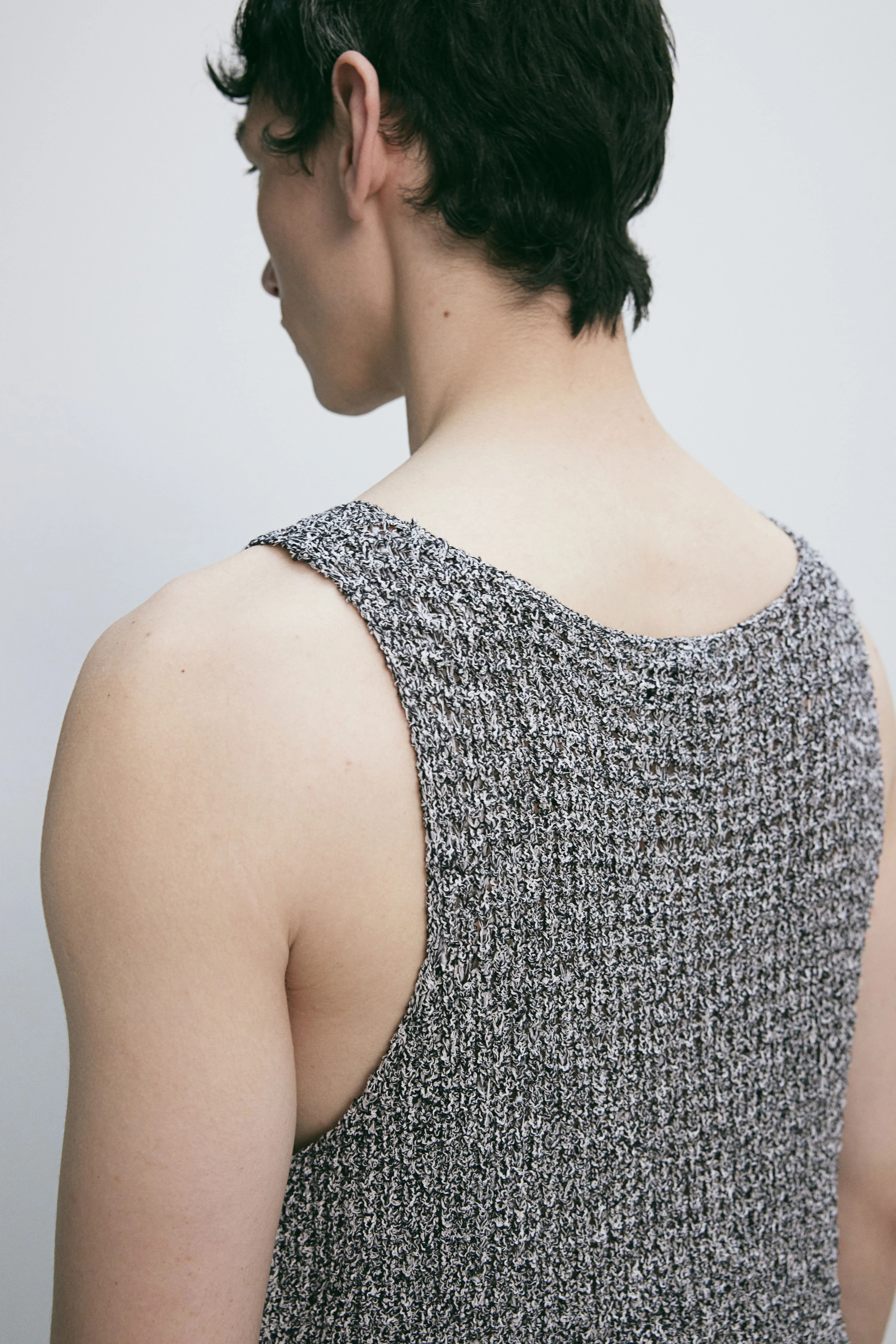 Slim Fit Knitted vest top - Deep neckline - Sleeveless - Dark grey - Men | H&M GB