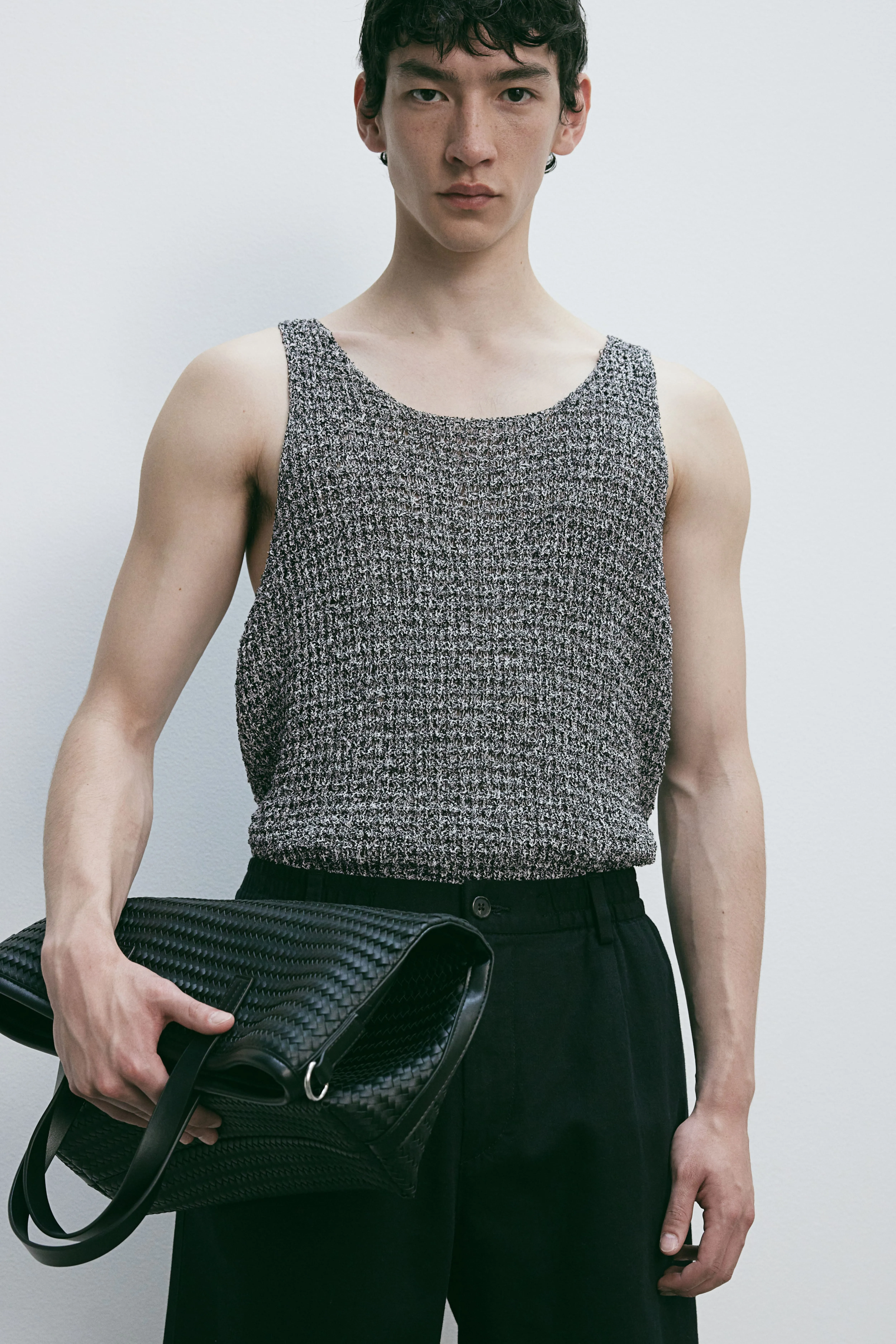 Slim Fit Knitted vest top - Deep neckline - Sleeveless - Dark grey - Men | H&M GB