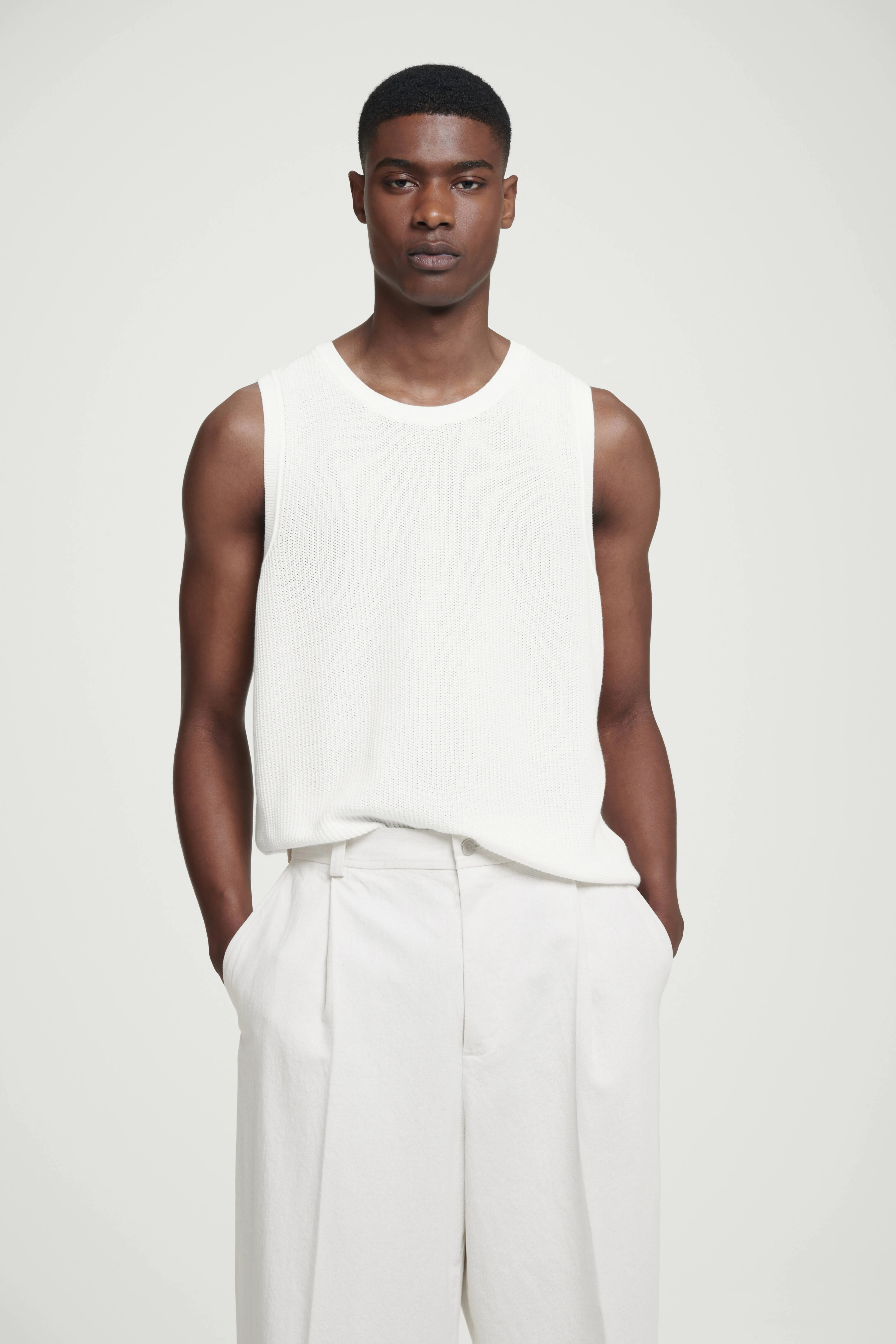 TEXTURED KNITTED VEST - Sleeveless - Regular length - OFF-WHITE - Men | H&M GB