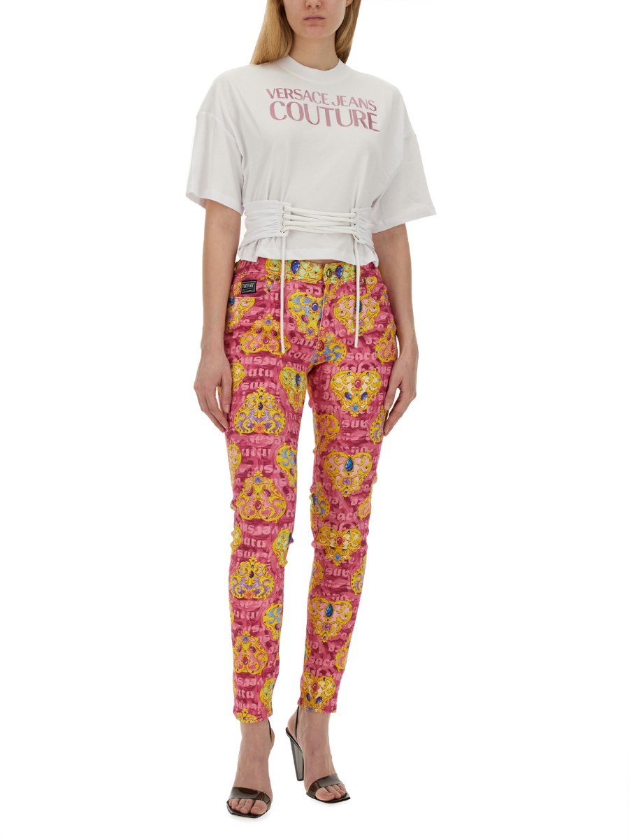 VERSACE JEANS COUTURE      JEANS SKINNY FIT IN DENIM DI COTONE CON STAMPA CRYSTAL 